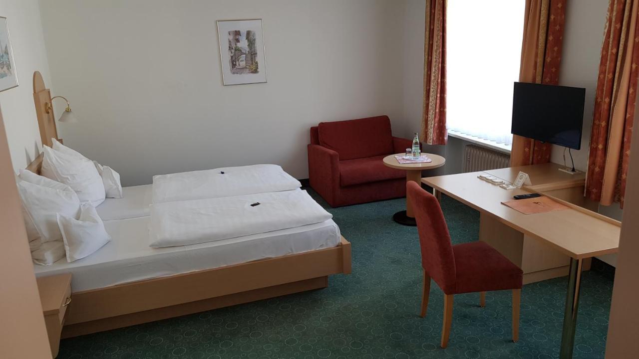 Hotel Gasthof Specht Aichach Buitenkant foto